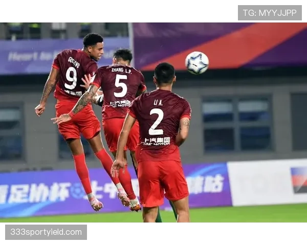 上海海港近阶段联赛保持稳定表现,进攻端与防守效率相较过去有所提升 上海海港近阶段联赛保持稳定表现,进攻端与防守效率相较过去有所提升