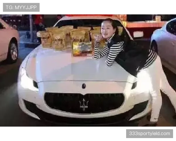 韦少真敢花，上一秒开豪车下一秒路边买方便面我服了